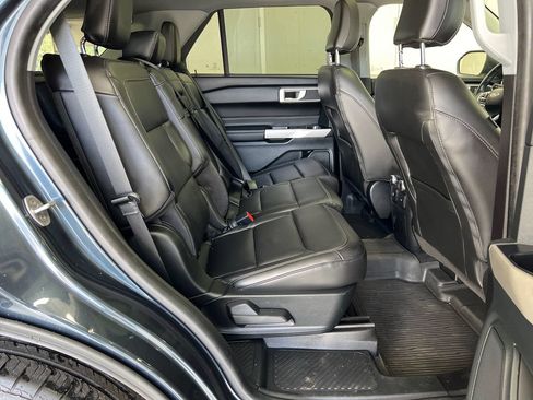 Used 2022 Ford Explorer XLT w/ Equipment Group 202A AWD/4WD image 13