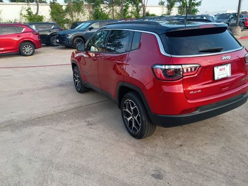 Used 2025 Jeep Compass Limited image 12