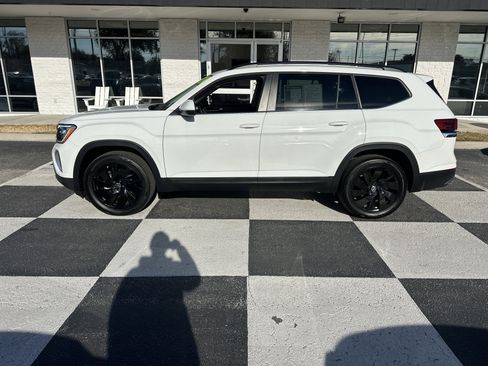 Used 2024 Volkswagen Atlas SE image 1