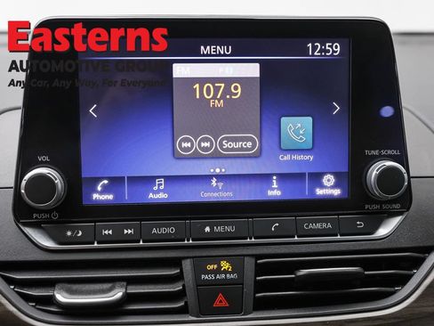 Used 2025 Nissan Altima 2.5 SV FWD image 18