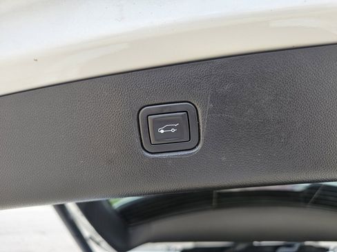 Used 2023 Chevrolet Blazer Premier image 18