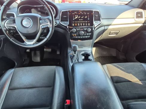 Used 2020 Jeep Grand Cherokee Laredo w/ Laredo X Package RWD image 14