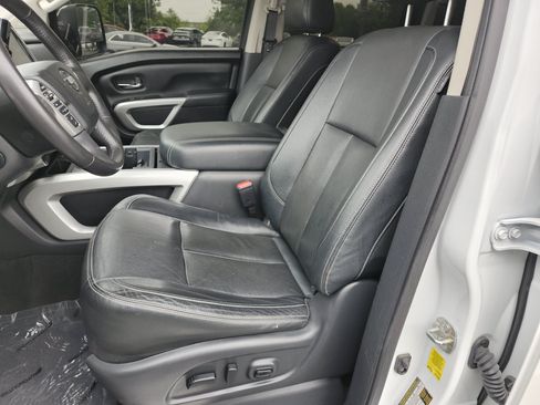 Used 2021 Nissan Titan SL w/ Moonroof Package AWD/4WD image 29