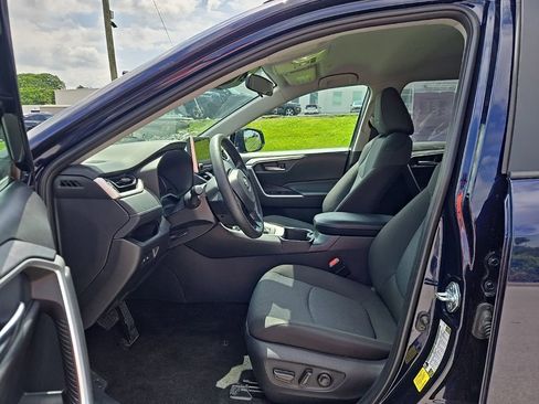Used 2025 Toyota RAV4 XLE AWD/4WD image 6