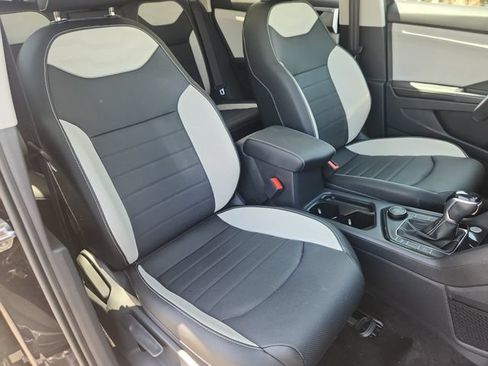 Certified 2025 Volkswagen Taos SEL AWD/4WD image 12