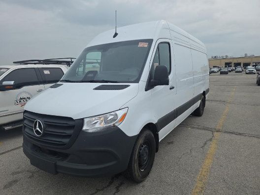 Used 2025 Mercedes-Benz Sprinter 2500 image 2