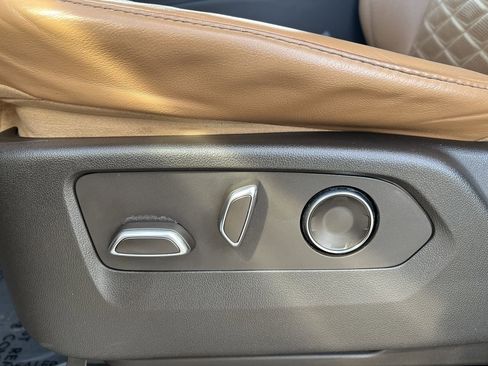 Used 2021 Cadillac Escalade Premium Luxury image 27