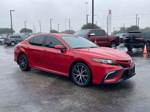 Used 2023 Toyota Camry SE image 3