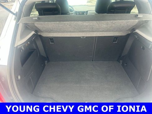 Used 2019 Chevrolet Trax LT w/ LT Convenience Package FWD image 4