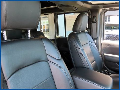 Used 2023 Jeep Wrangler Unlimited Sahara AWD/4WD image 9