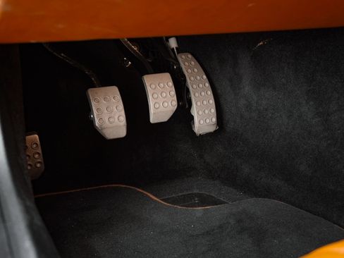 Used 2013 SRT Viper GTS w/ GTS Laguna Interior Pkg image 18