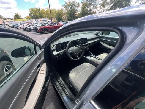 Used 2025 Hyundai Sonata SEL FWD image 2