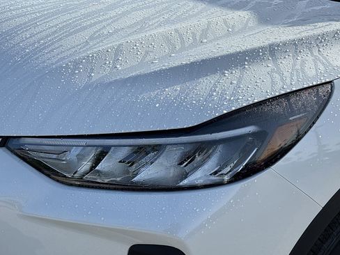 Used 2025 Ford Escape SE image 6