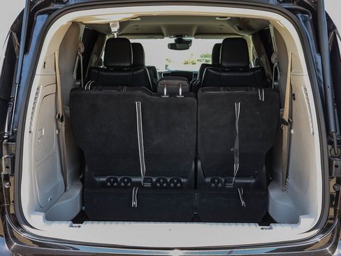 Used 2022 Chrysler Pacifica Touring-L FWD image 28