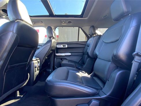 Used 2022 Ford Explorer Limited image 11