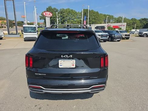 Used 2023 Kia Sorento S w/ Panoramic Sunroof Package FWD image 6