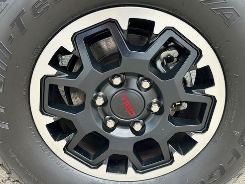 Certified 2024 Toyota Tacoma TRD Off-Road AWD/4WD image 31