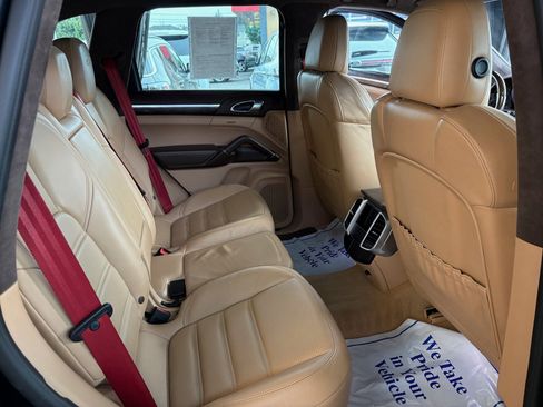 Used 2016 Porsche Cayenne GTS image 35