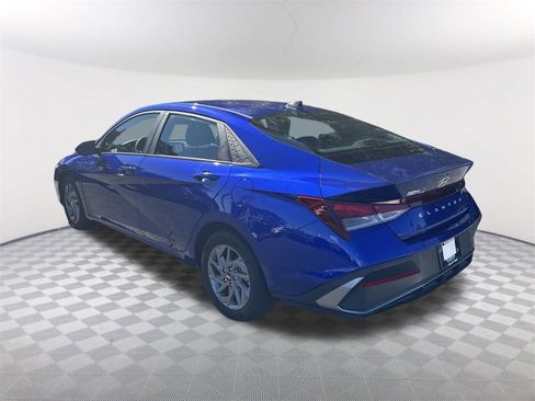 Used 2024 Hyundai Elantra SEL image 7