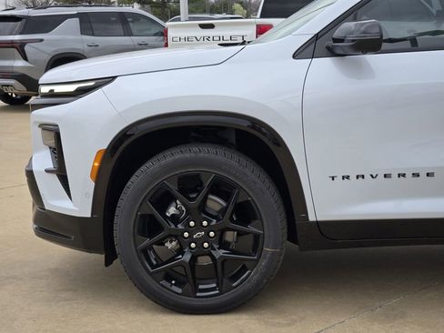 New 2026 Chevrolet Traverse RS w/ LPO, Floor Liner Package image 5