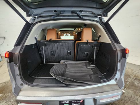 Used 2025 Nissan Pathfinder Platinum AWD/4WD image 32