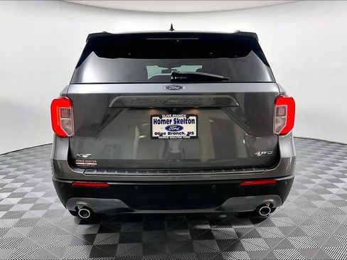 Used 2022 Ford Explorer XLT w/ Equipment Group 202A AWD/4WD image 4