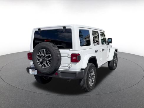 Used 2025 Jeep Wrangler Sahara image 12