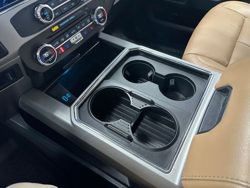 Used 2022 Ford F250 Lariat w/ Chrome Package image 19