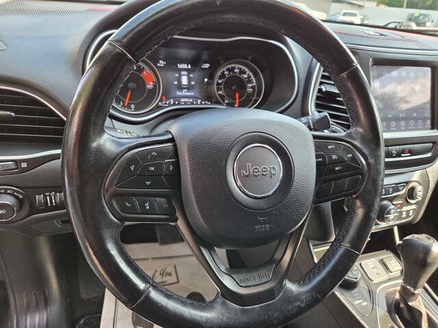Used 2020 Jeep Cherokee Trailhawk w/ Cold Weather Group AWD/4WD image 15