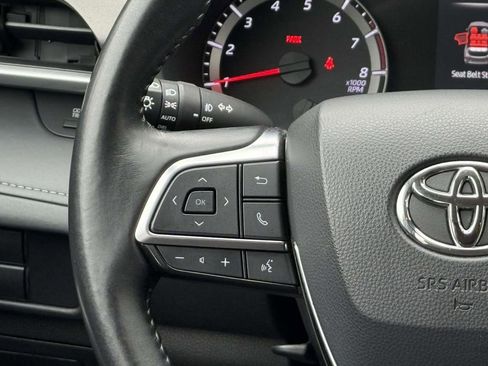 Used 2021 Toyota Highlander LE image 21