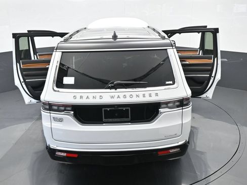 Used 2024 Jeep Grand Wagoneer Series III AWD/4WD image 62
