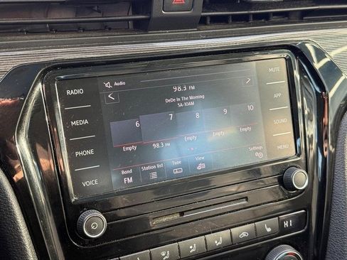 Used 2020 Volkswagen Passat 2.0T R-Line image 23