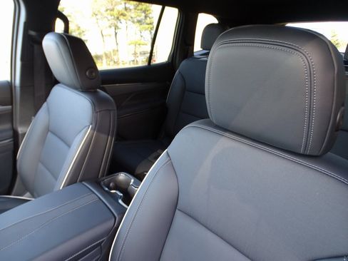 Used 2025 Buick Enclave Preferred image 21