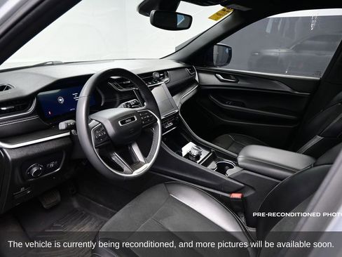 Used 2024 Jeep Grand Cherokee L Altitude AWD/4WD image 5