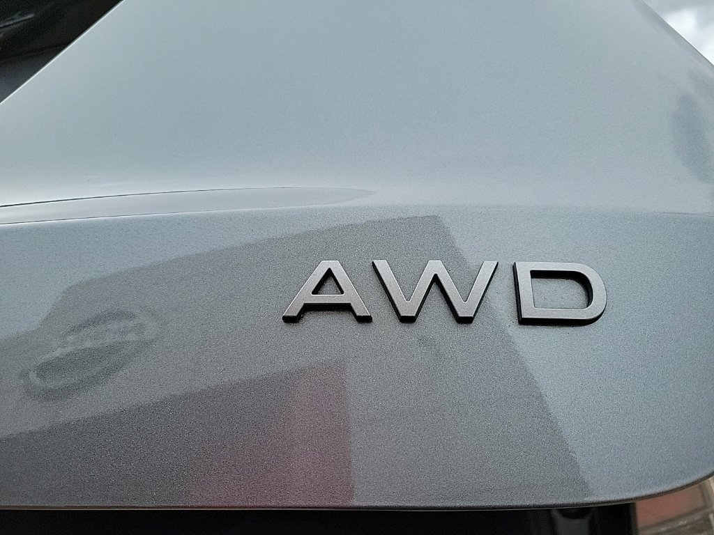 Certified 2025 Nissan Kicks SV AWD/4WD image 11