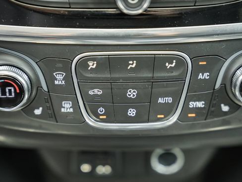 Used 2020 Chevrolet Traverse RS AWD/4WD image 23