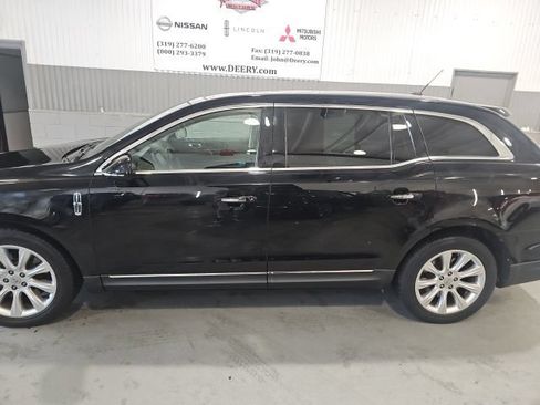 Used 2017 Lincoln MKT AWD w/ Technology Package image 6