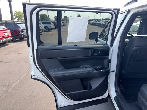 Used 2025 Hyundai Santa Fe Calligraphy AWD/4WD image 12