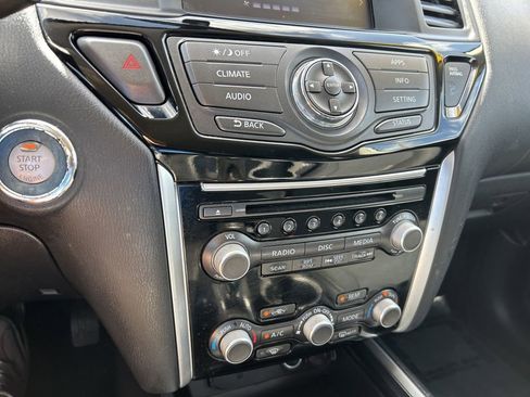 Used 2017 Nissan Pathfinder SV image 35