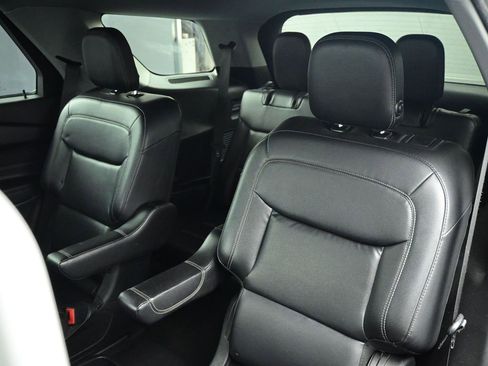 Used 2020 Ford Explorer XLT w/ Equipment Group 202A image 23