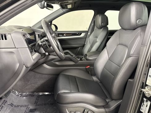 Certified 2025 Porsche Cayenne AWD/4WD image 5