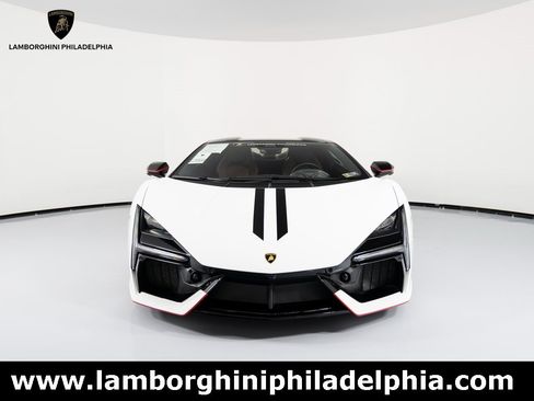 Used 2024 Lamborghini Revuelto image 2