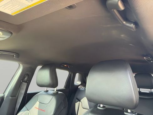 Used 2024 Jeep Compass Trailhawk AWD/4WD image 12