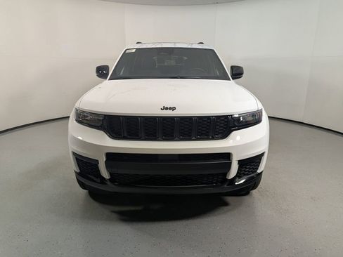 New 2025 Jeep Grand Cherokee L Altitude RWD image 2