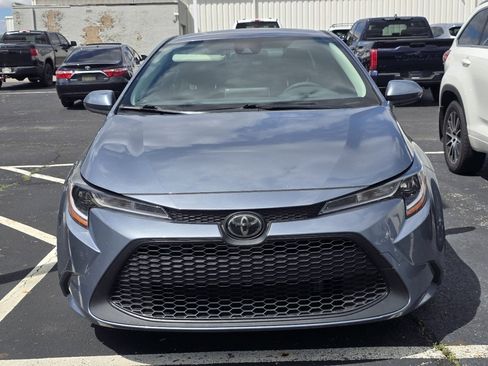 Used 2020 Toyota Corolla LE image 2