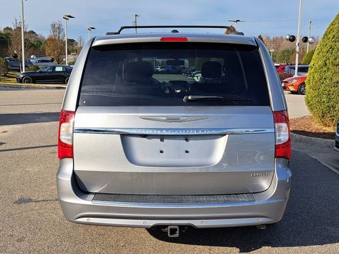 Used 2016 Chrysler Town & Country Limited w/ Trailer Tow Group image 6