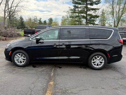 New 2026 Chrysler Pacifica Select image 6