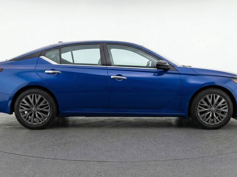 Used 2025 Nissan Altima 2.5 SV image 11