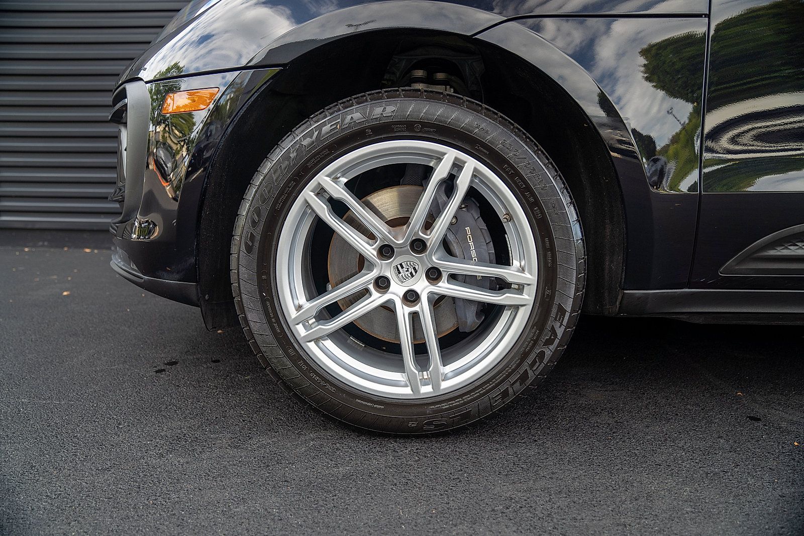 Used 2023 Porsche Macan AWD/4WD image 23