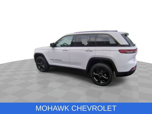 Used 2023 Jeep Grand Cherokee Altitude AWD/4WD image 6